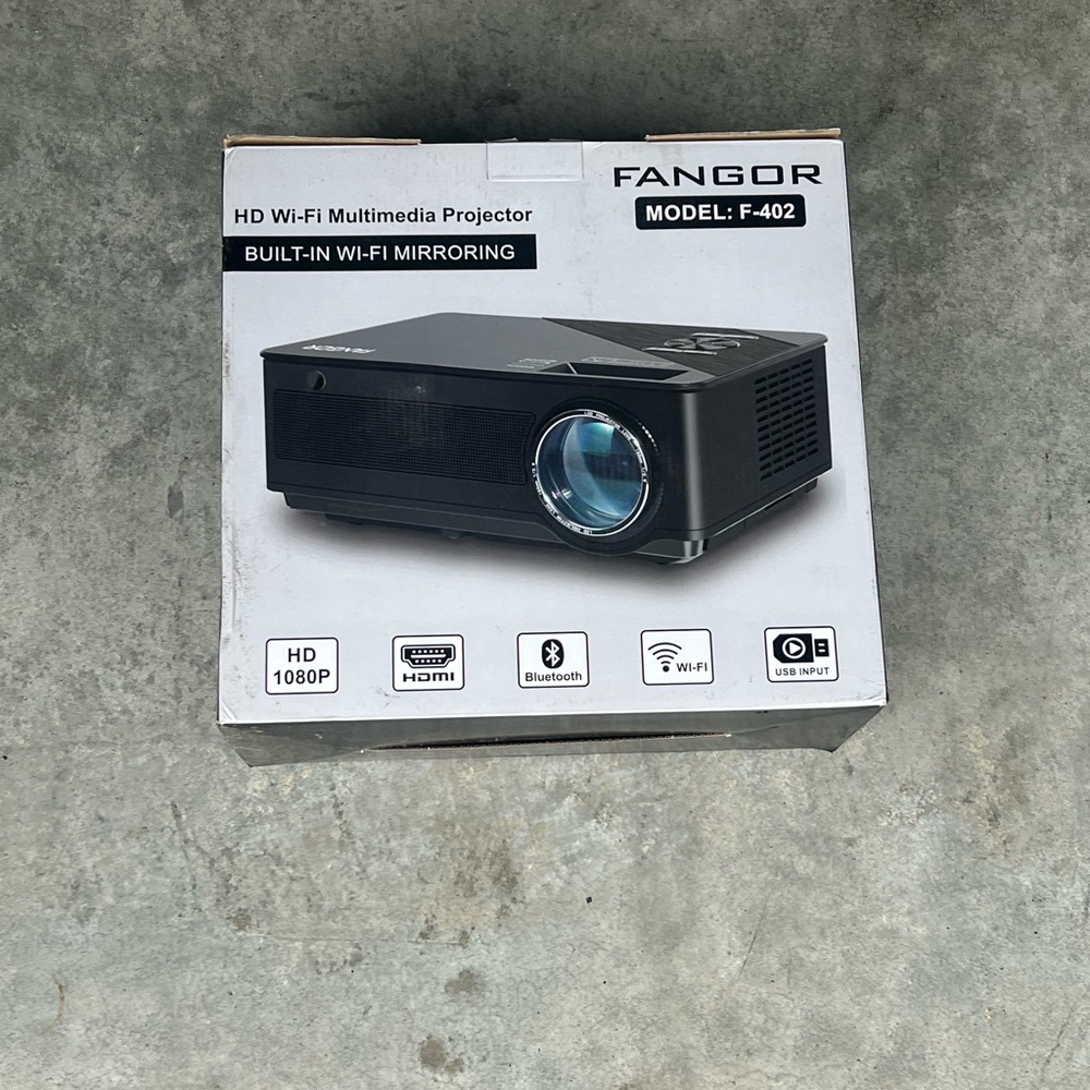 4K HD WIFI & BLUETOOTH PROJECTOR NEW $219.99 Last One
